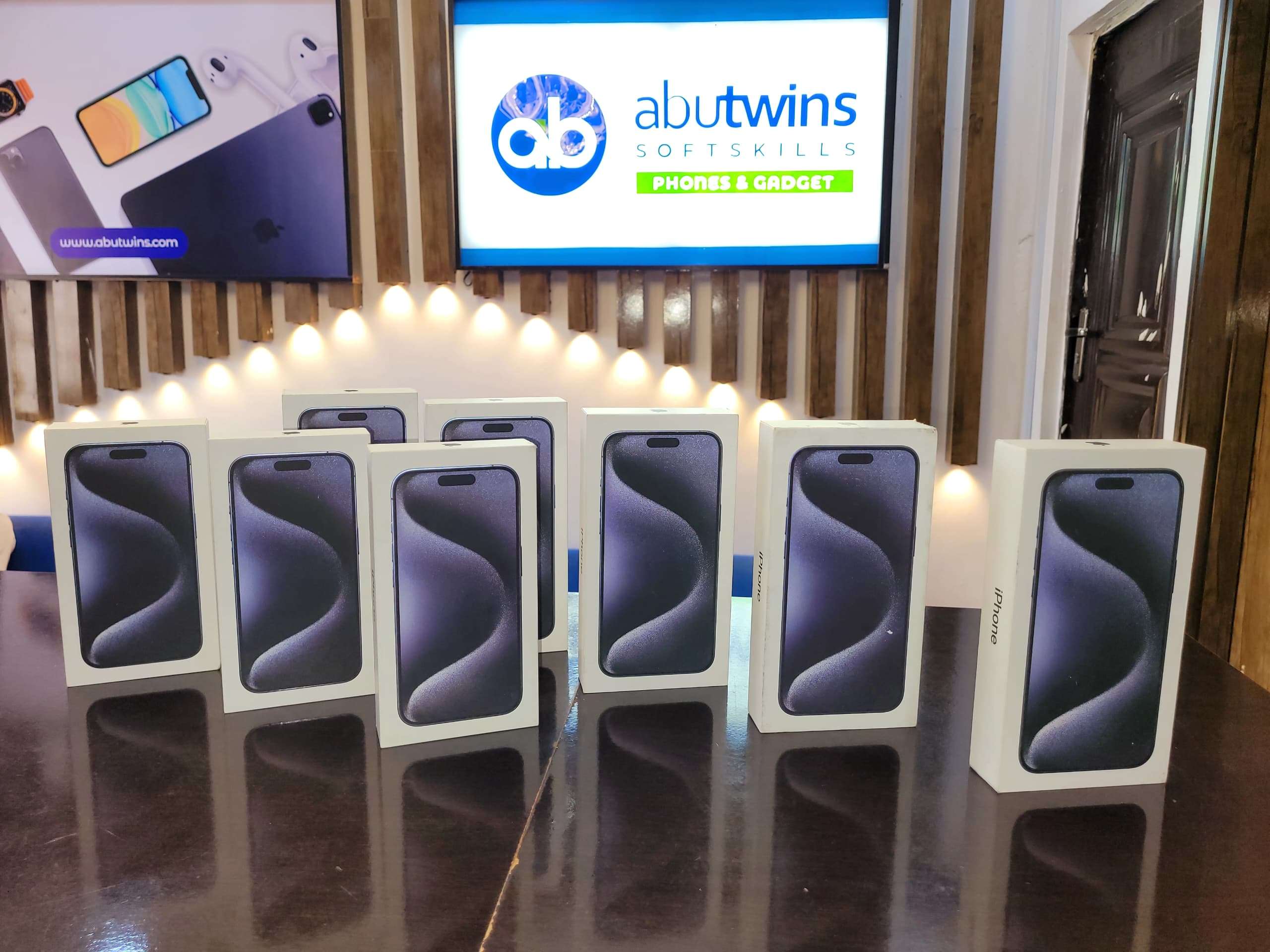 iPhone 15 Pro Max - Image 2